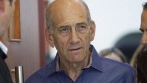 Read more about the article Former Israeli Prime Minister Ehud Olmert arrives at prison to start serving his 19-month sentence for corruption