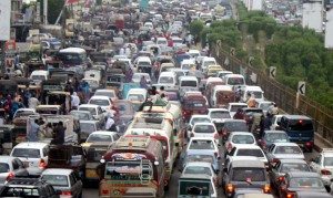 Read more about the article University Road pipeline burst cause huge traffic jam