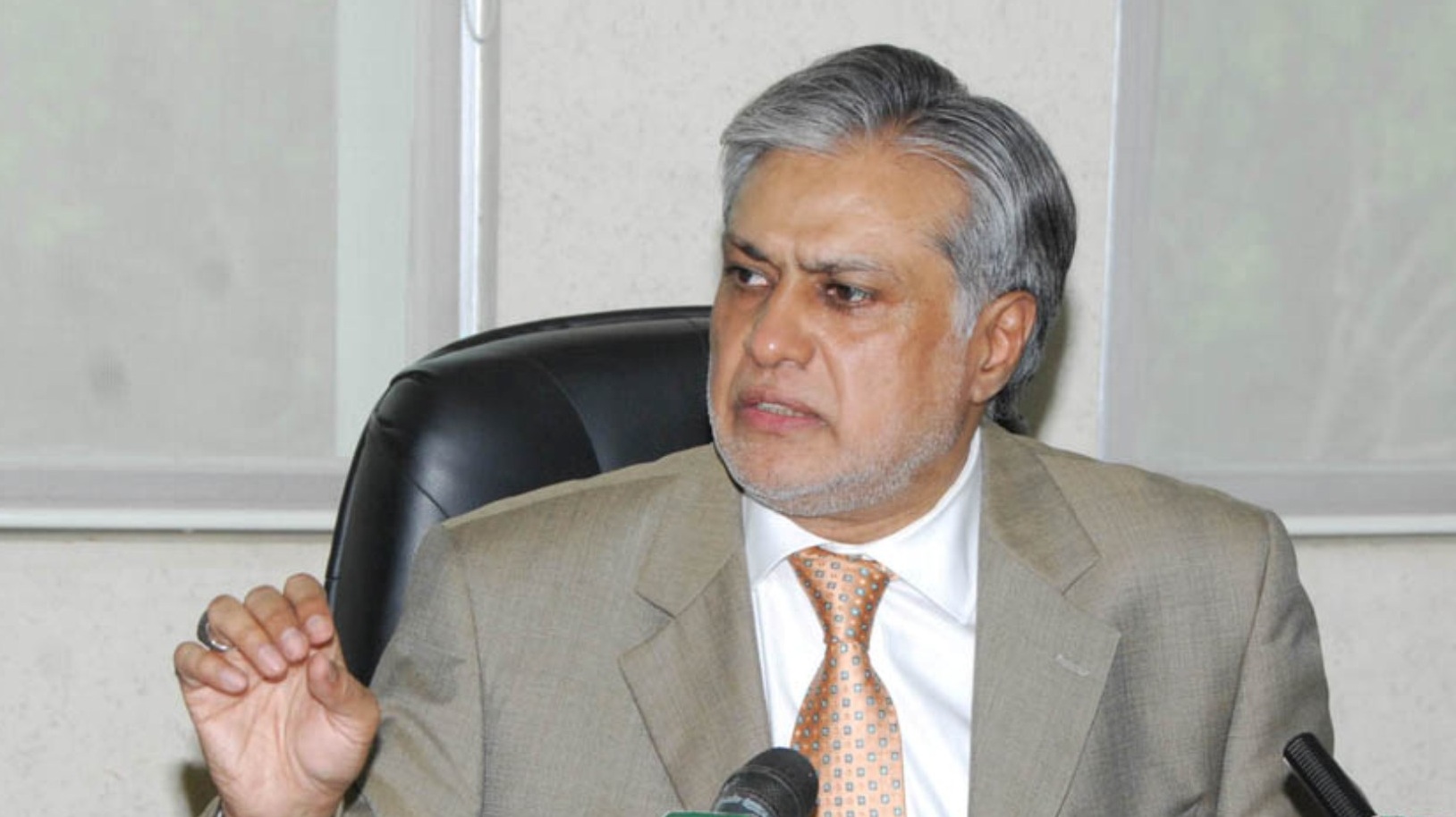 Read more about the article Pakistan foreign exchange reserves highest ever at $23.58b, says Dar
