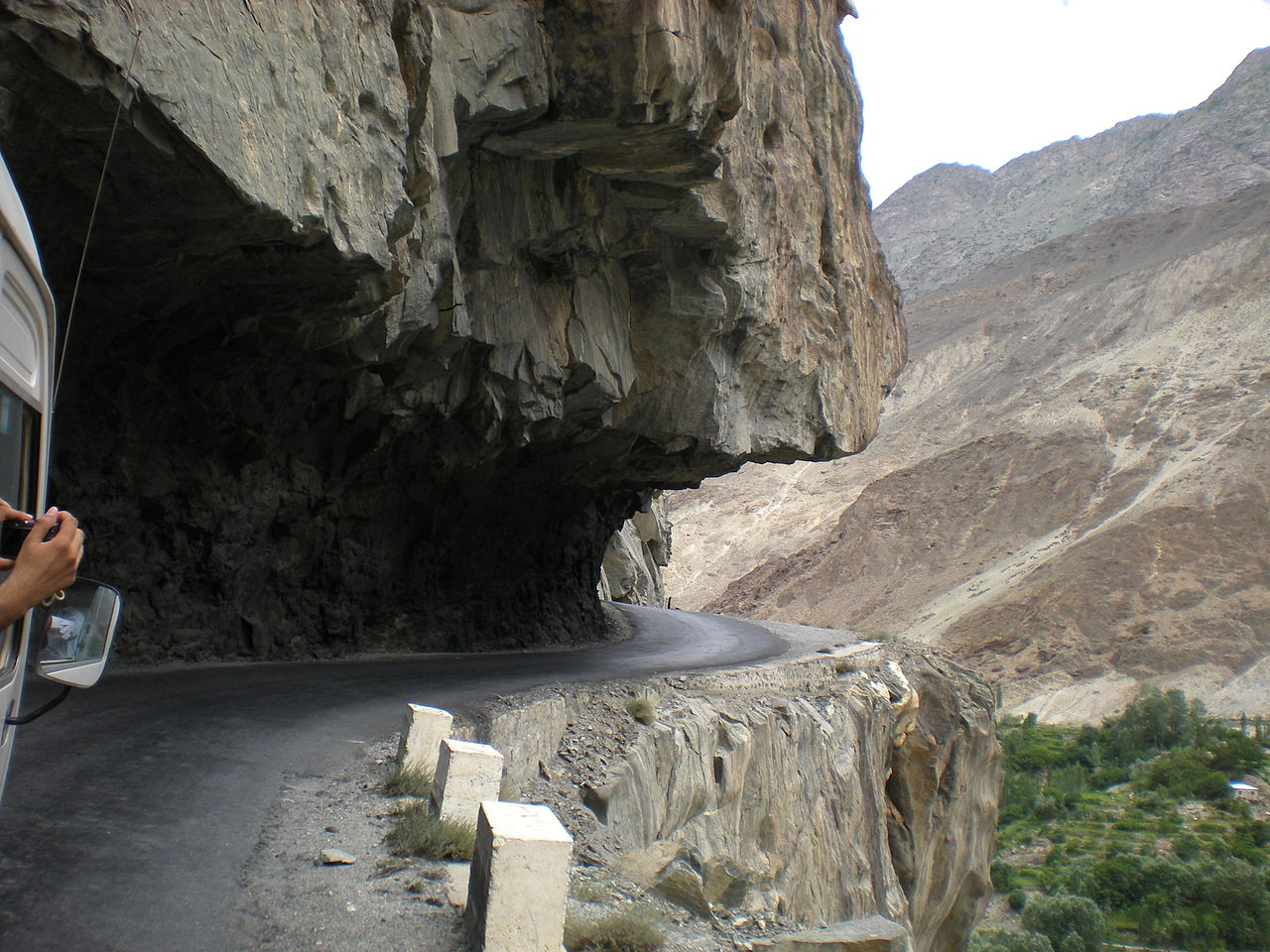 You are currently viewing Jaglot-Skardu road will remain closed for 3 days