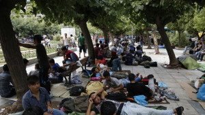 Read more about the article Chain-reaction border curbs strand thousands of Afghans in Greece