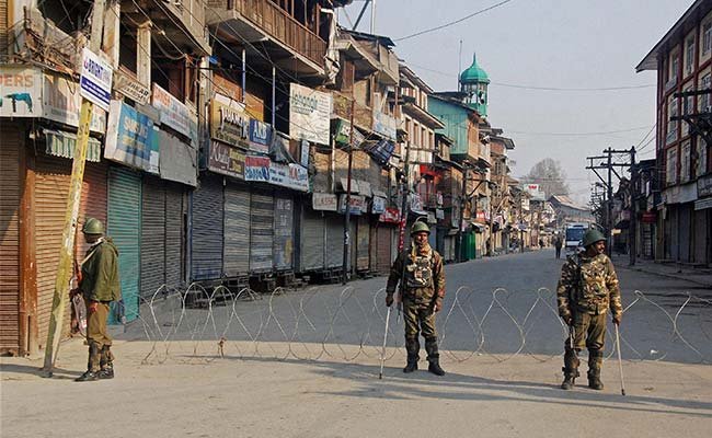 Read more about the article Curfew-like restrictions in Srinagar as separatists call for strike