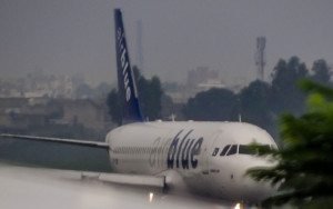 Read more about the article Airblue flight coming from Jeddah narrowly escapes accident