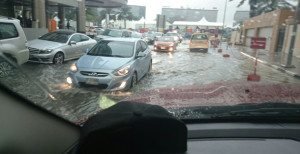 Read more about the article Heavy rain lashes Gulf, causes disruptions across UAE, schools closed