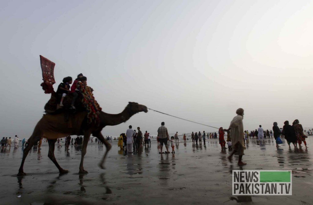 You are currently viewing Heatwave, take a backseat: Karachiites know how to beat the heat!