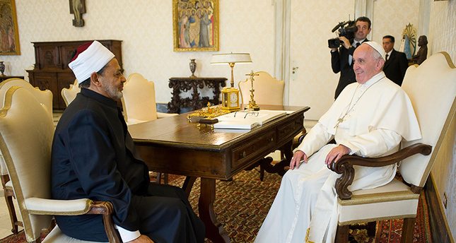 Read more about the article Grand Imam of Egypt’s Al Azhar varsity meets Pope Francis in sign of renewed relations