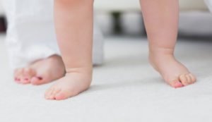 Read more about the article Early walking babies turn into muscular adults