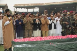 Read more about the article President, Army, Navy, Airforce chiefs, CM Sindh, CM Punjab, Governor Sindh, DG ISPR, DG Rangers attend Edhi Funeral: Army gives 19-gun salute and guard of honor