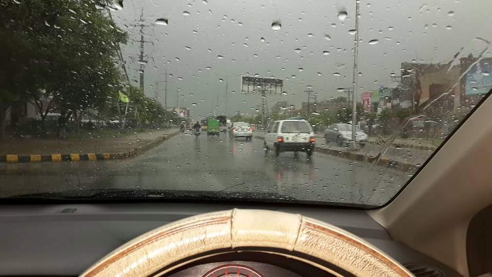 Read more about the article Several parts of Karachi receive light drizzle