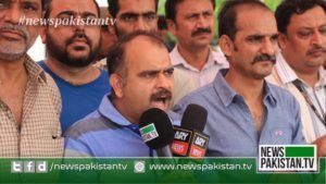 Read more about the article PFUJ stages sit-in at PEMRA Karachi office against moving of ARY transmission numbers.