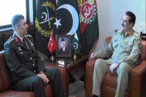 Read more about the article Turkish commander discusses defense cooperation with COAS Sharif