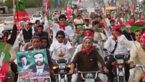 pti-supporters-pouring-in-for-islamabad-rally-1399801596-4535