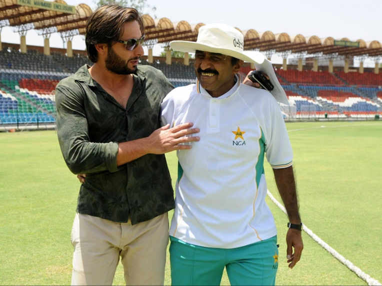 Read more about the article Shahid Afridi, Javed Miandad reconcile after long verbal clash