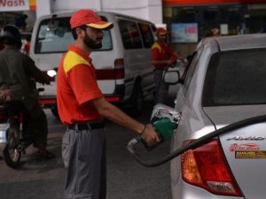 Read more about the article Govt says no price hike in petroleum products in January