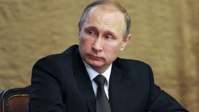 Read more about the article Under pressure at home and abroad, Putin faces media