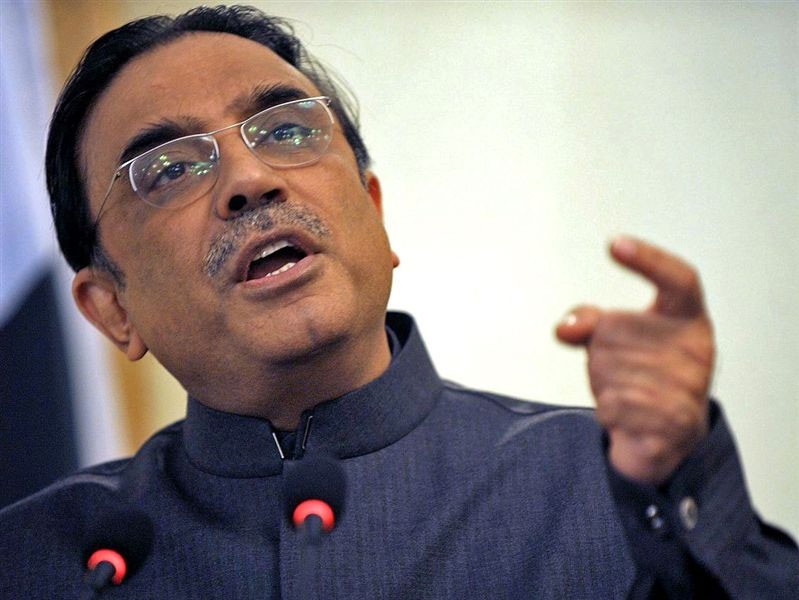 Read more about the article Come back and appear before the courts, Zardari challenges Musharraf
