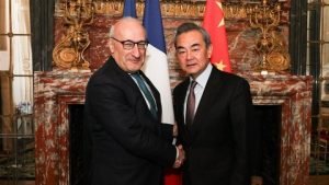 Read more about the article Chinese FM meets his French counterpart on bilateral ties