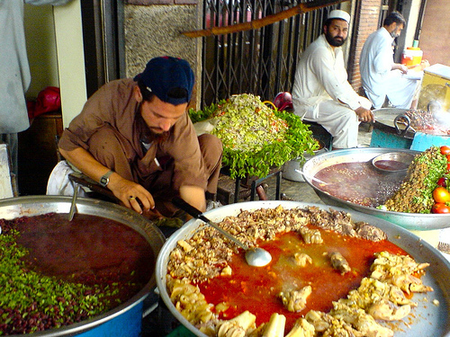 Read more about the article Peshawar’s traditional foods, ancient structures impress Italian tourists