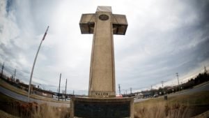 Read more about the article US top court to decide if war memorial cross violates Constitution