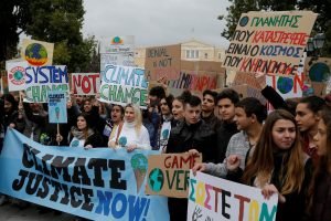 Read more about the article Hundreds of thousands join world youth climate demo