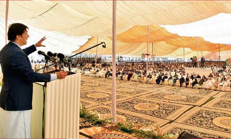 You are currently viewing Repayment of looted money only option to seek pardon: PM tells PML-N, PPP leaders