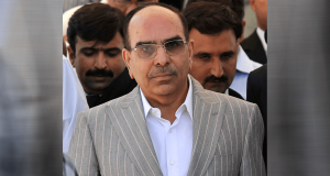 Read more about the article ‘Time’s up to make deals’: SC tells Malik Riaz