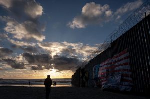 Read more about the article US lawmakers challenge Pentagon diversion of $1 bn for border wall