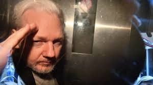 Read more about the article Assange in UK court over US extradition request