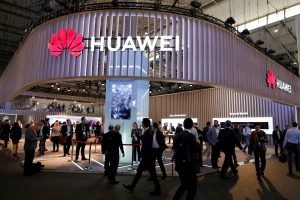 Read more about the article Huawei says discussing with Google how to deal with US ban