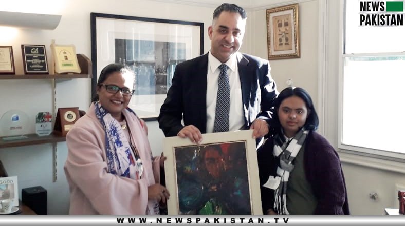 You are currently viewing Pak artist Alishba presents her work to Barrister Imran Hussain MP  