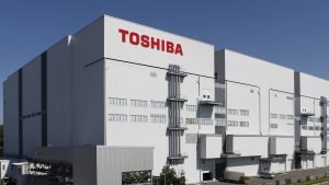 Read more about the article Toshiba returns to net profit, welcomes ‘credible’ buyout offers