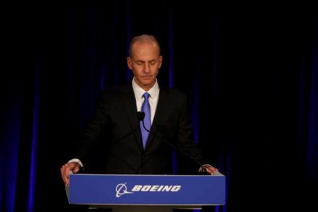 Read more about the article Boeing’s embattled chief faces tough crowd at Paris Air Show