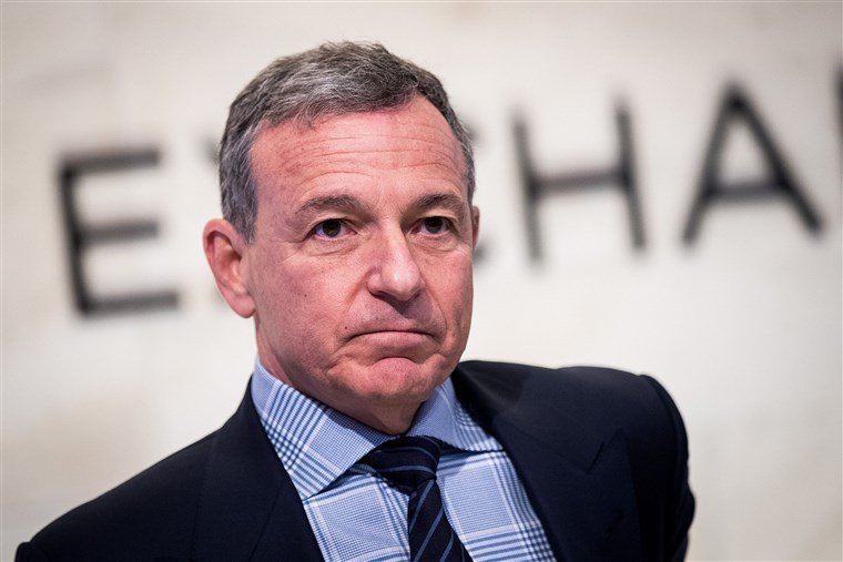 Read more about the article Bob Iger, CEO of Walt Disney resigns from Apple board