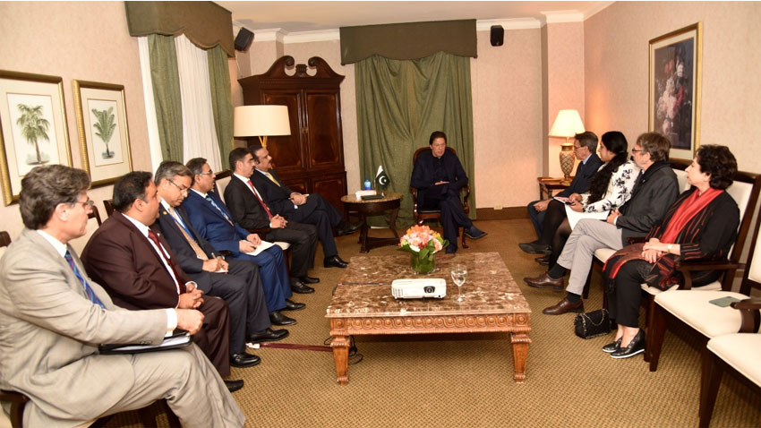 Read more about the article PM Imran briefs Human Rights Watch chief about Kashmir situation