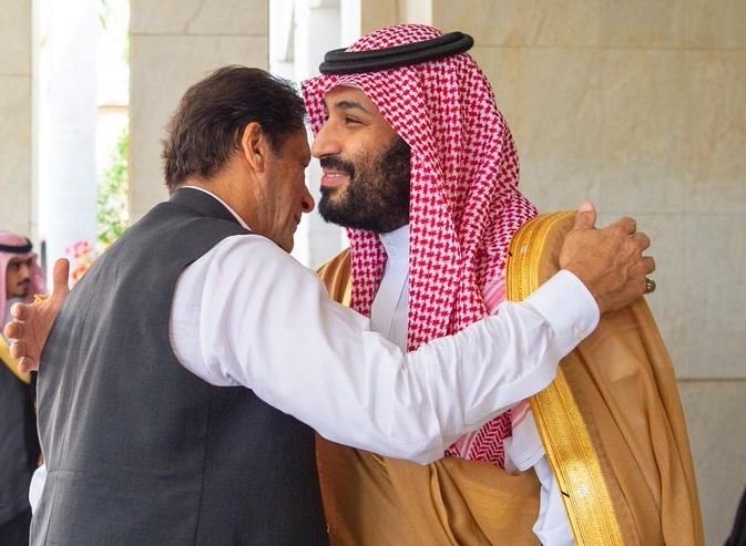 You are currently viewing PM Imran meets Saudi Crown Prince MBS in Jeddah