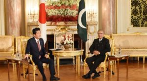 Read more about the article President Alvi briefs Japanese PM Shinzo Abe about Kashmir issue