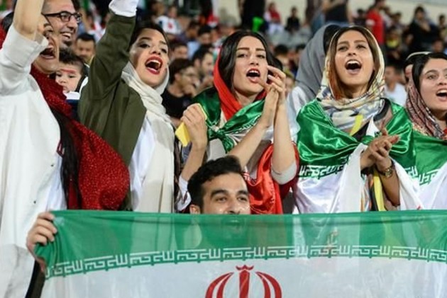 Read more about the article Iran allows women into football stadium for first time after FIFA warning
