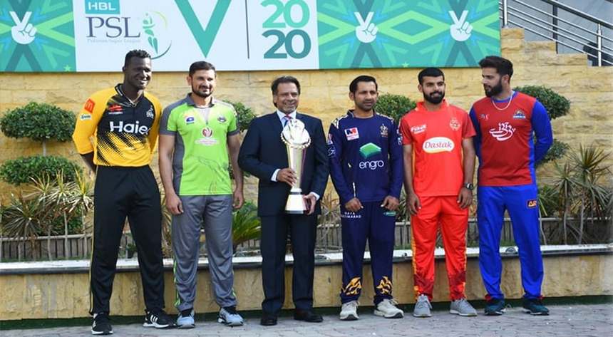 Read more about the article Jahangir Khan brings PSL Trophy to National Stadium