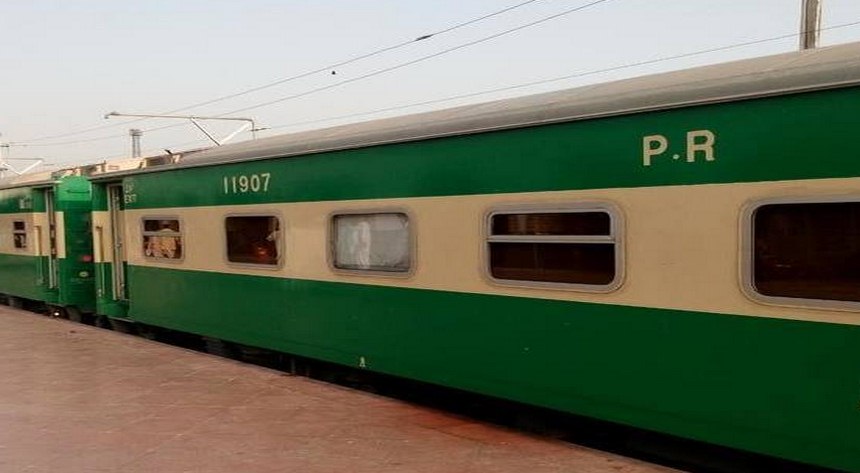 You are currently viewing Coronavirus: Railways Ministry suspends 34 trains indefinitely