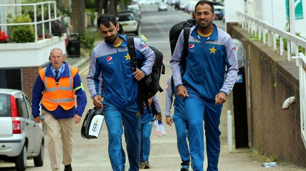You are currently viewing Hafeez, Wahab and 7 more players test positive for COVID-19: PCB