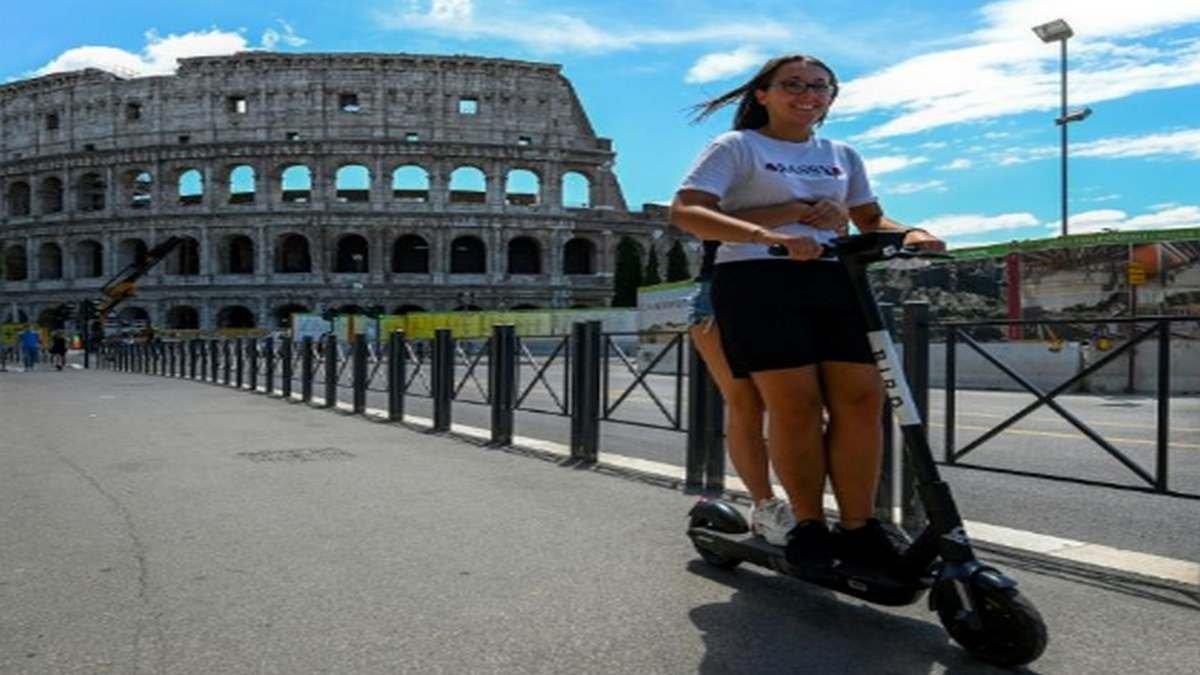 You are currently viewing Rome sees scooter invasion as city emerges from lockdown