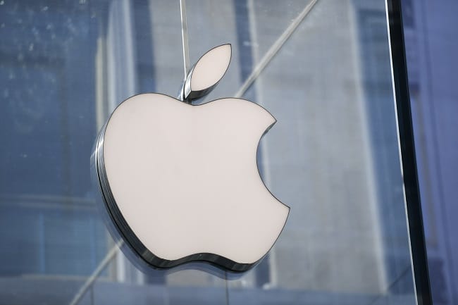 Read more about the article US media take on Apple over App Store commission