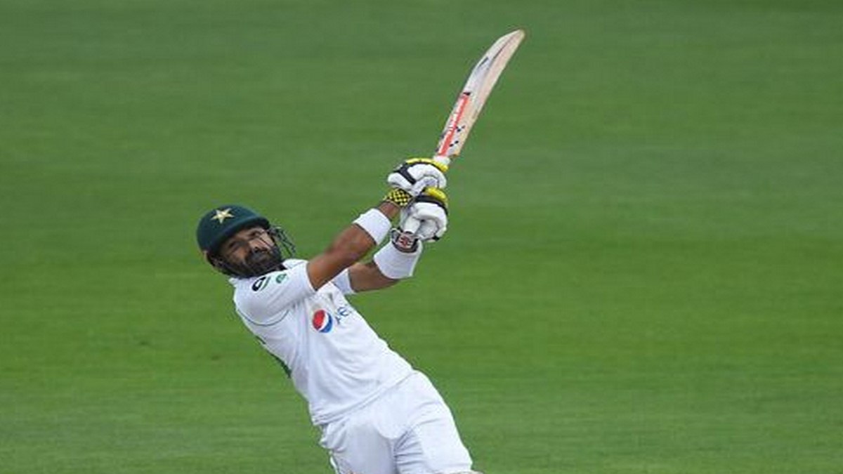 Read more about the article Pakistan keep England at bay in tricky session
