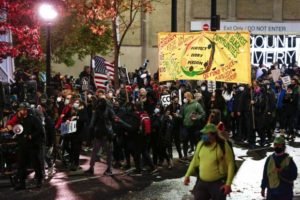 Read more about the article Oregon police face off with anti-Trump protesters