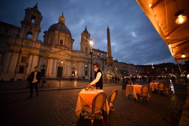 Read more about the article Italy to impose anti-virus night curfew