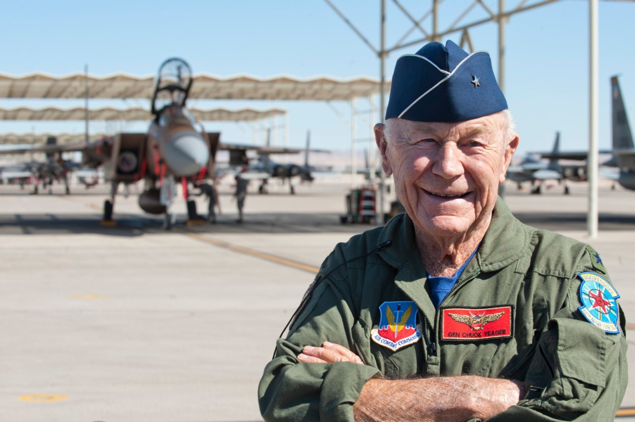 Read more about the article Chuck Yeager, first pilot to break sound barrier, dies aged 97