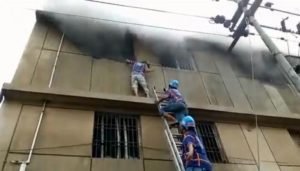 Read more about the article Police registers case against Korangi factory owners after fire claims 17 lives (Video and Text)