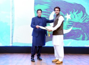 Read more about the article PM awards certificate to Sialkot Hero