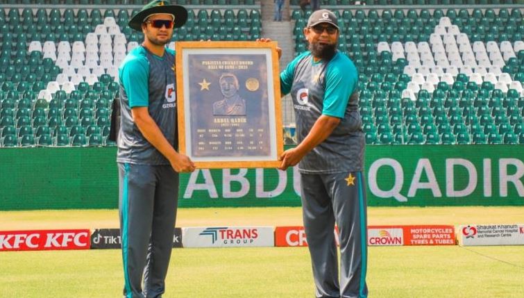 Read more about the article Abdul Qadir inducted into the PCB Hall of Fame