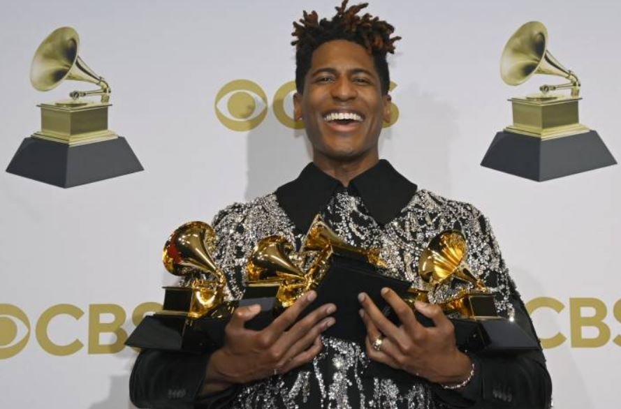 Read more about the article Jon Batiste crowned Grammys King